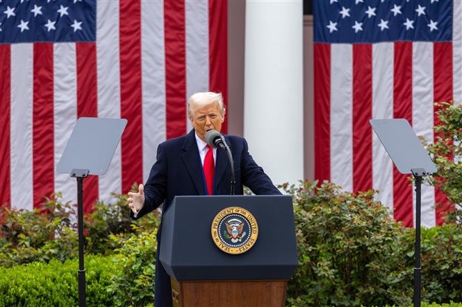 Tong thong Trump ‘xuong thang’: He lo dien bien kich tinh o hau truong hinh anh