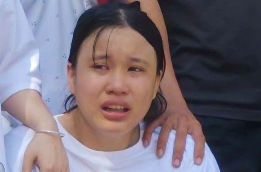 Vu chay 4 nguoi chet: Con gai nga quy khi nghe tin cha me mat hinh anh