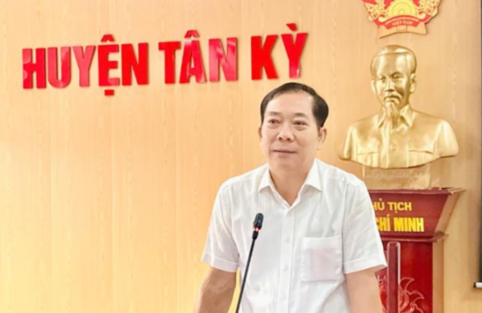 Ly do huyen o Nghe An tuyen 16 vien chuc khi dang tinh gon hinh anh