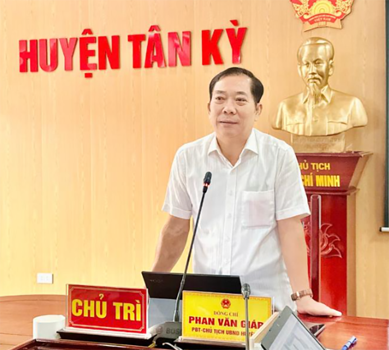 Tan Ky tuyen dung 16 anh 1