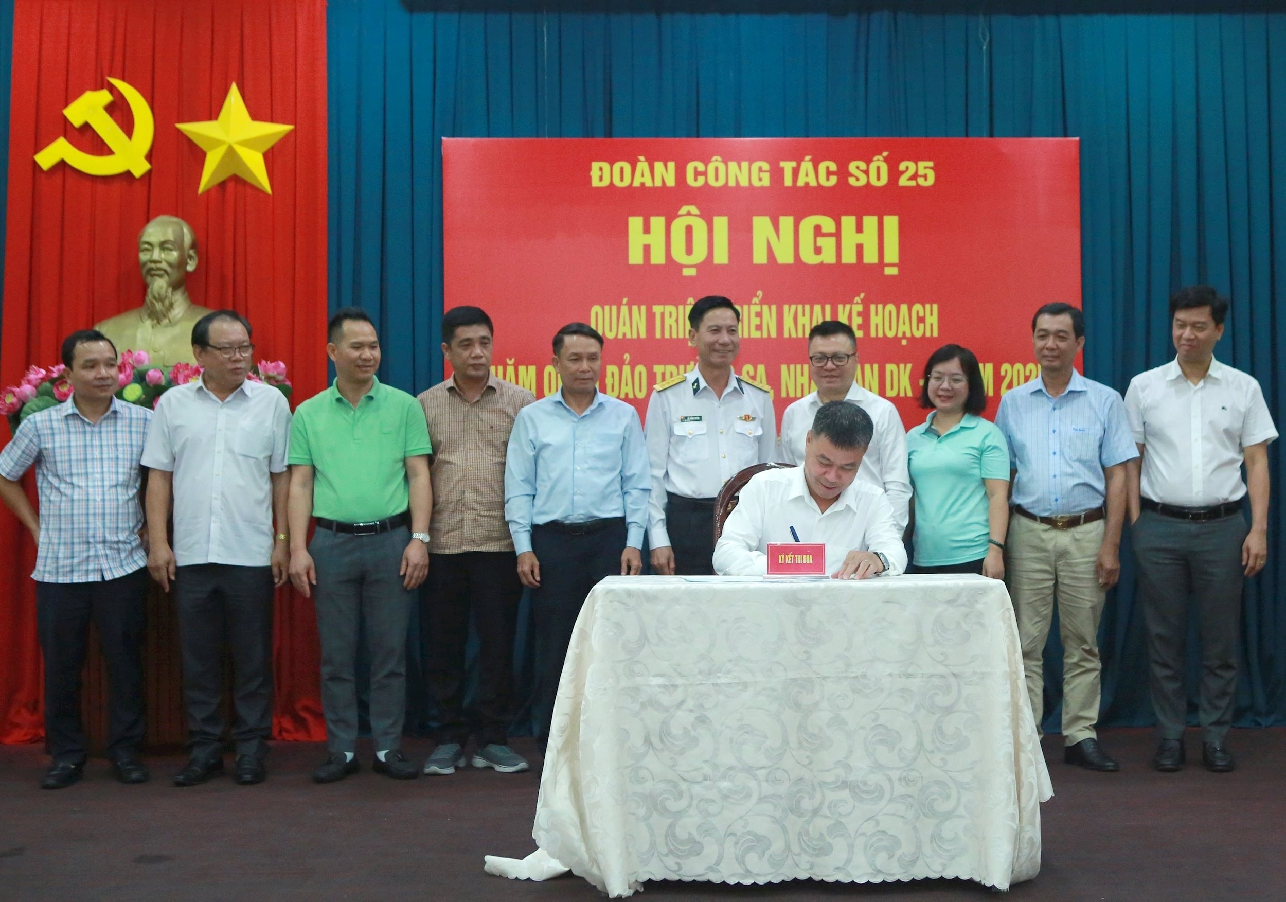 Tham Truong Sa anh 14