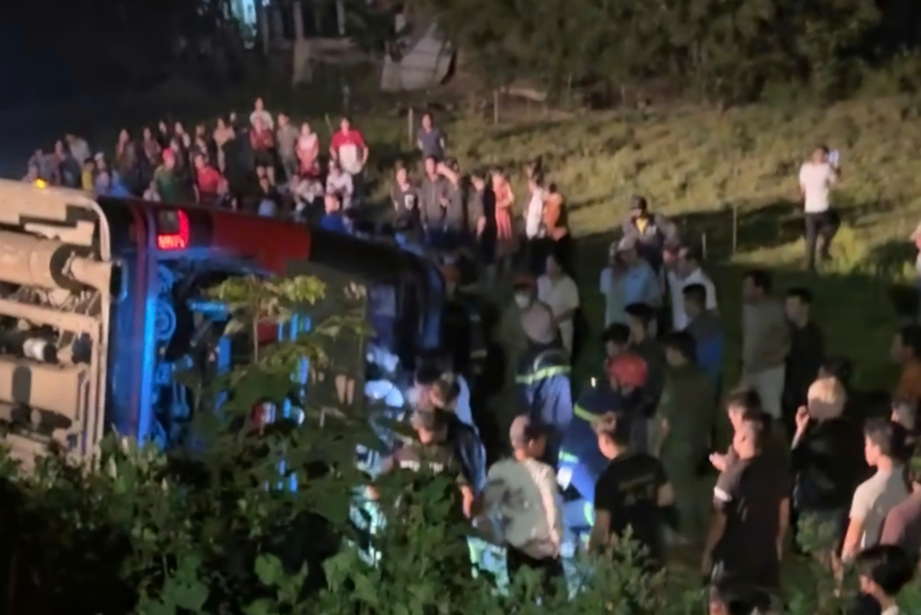 Lat xe khach Binh Dinh anh 1