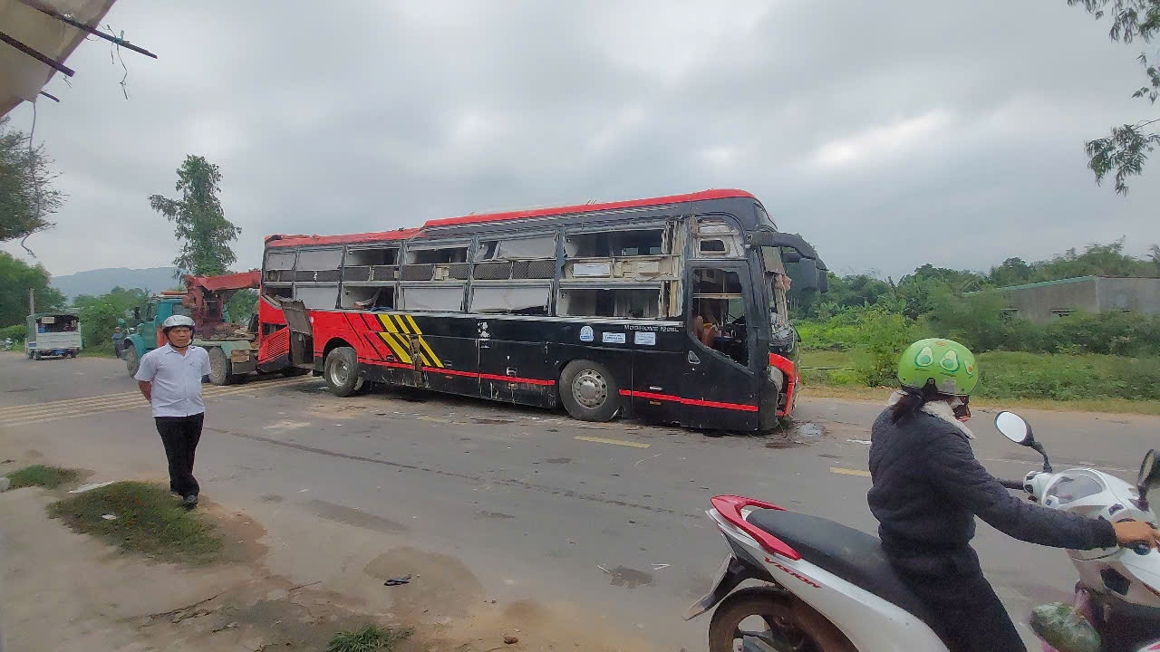 Lat xe khach Binh Dinh anh 3