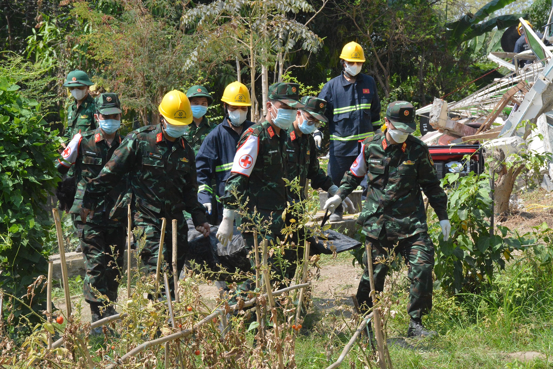 Doan Quan doi Viet Nam ve nuoc sau gan 10 ngay cuu ho o Myanmar hinh anh