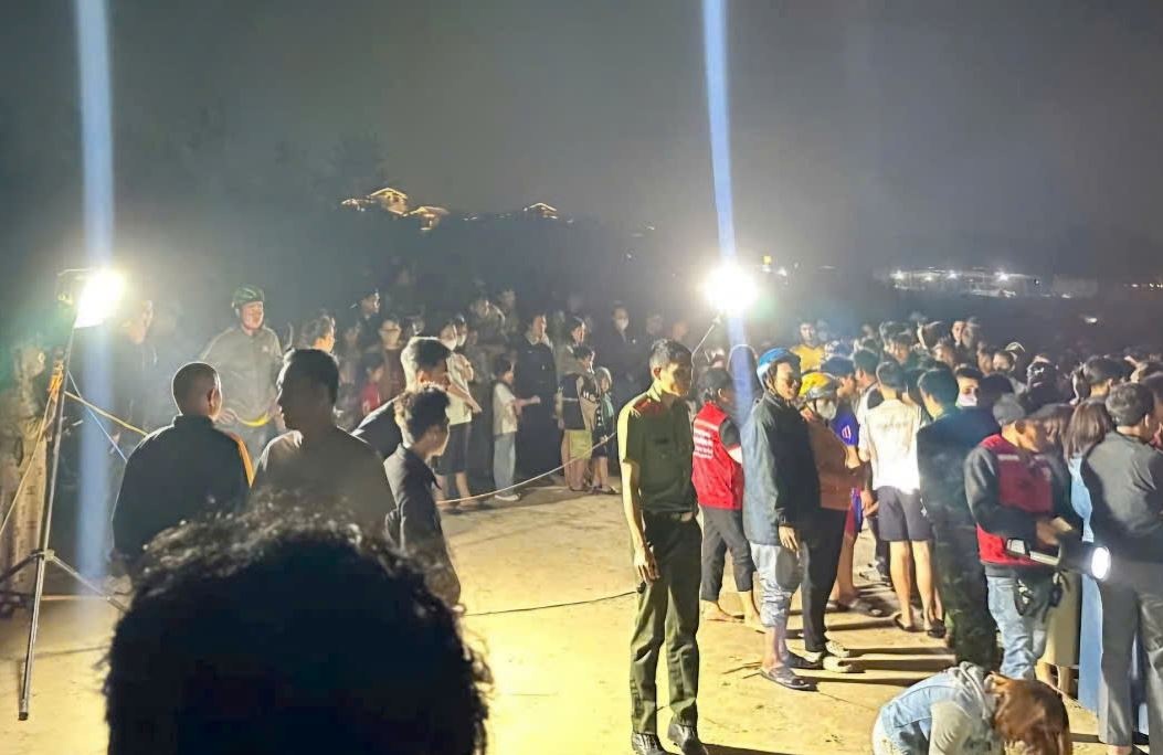 Tim thay thi the chau be 14 tuoi o Quang Nam duoi nuoc khi tam bien hinh anh