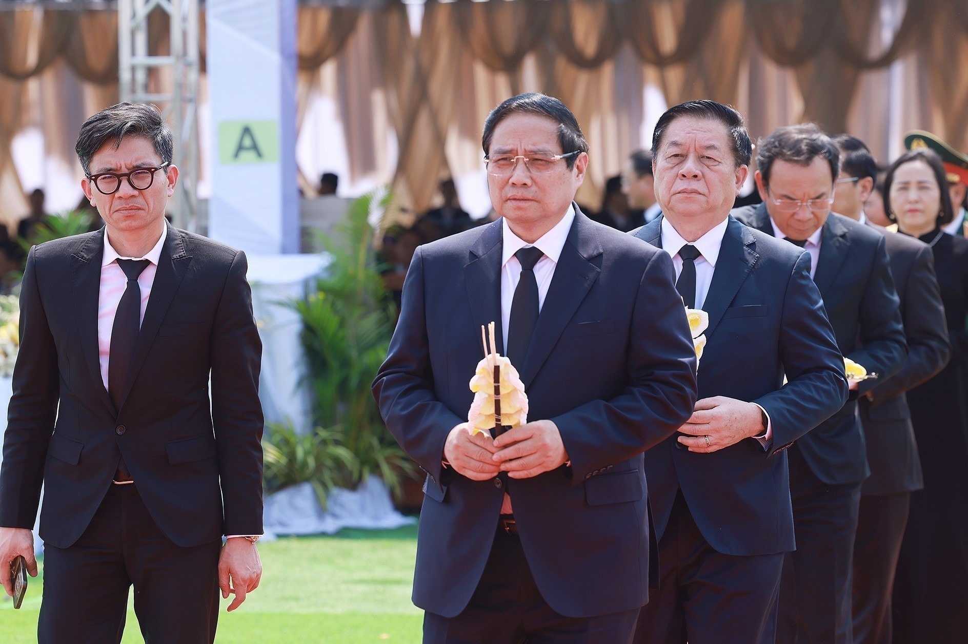 Thu tuong Pham Minh Chinh du le truy dieu nguyen Chu tich nuoc Lao hinh anh