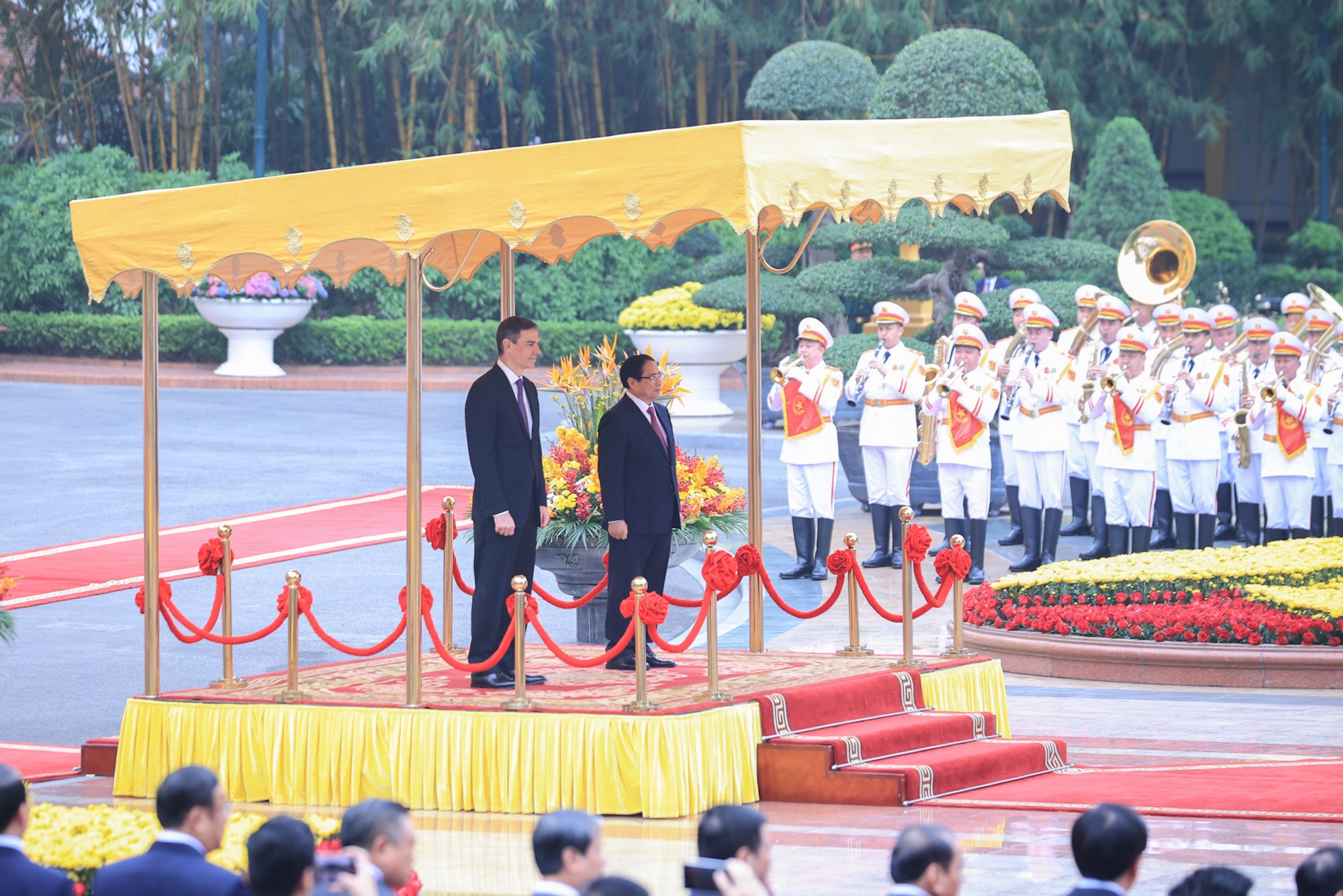 Thu tuong Pham Minh Chinh chu tri le don Thu tuong Tay Ban Nha hinh anh