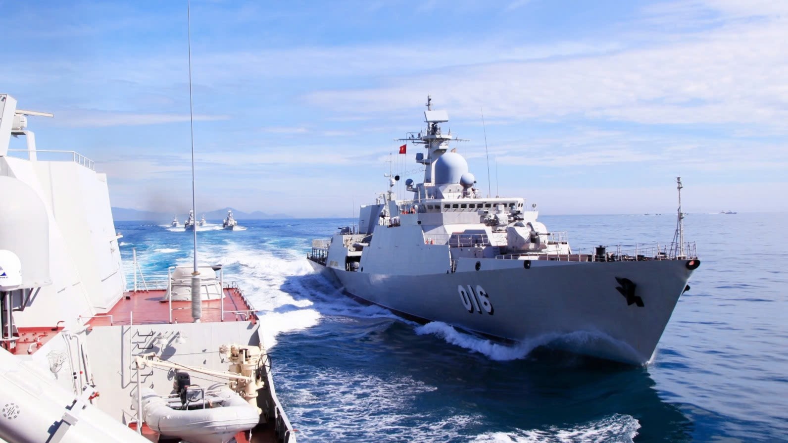 Hai chien ham hien dai nhat Viet Nam du giao luu huu nghi quoc phong hinh anh