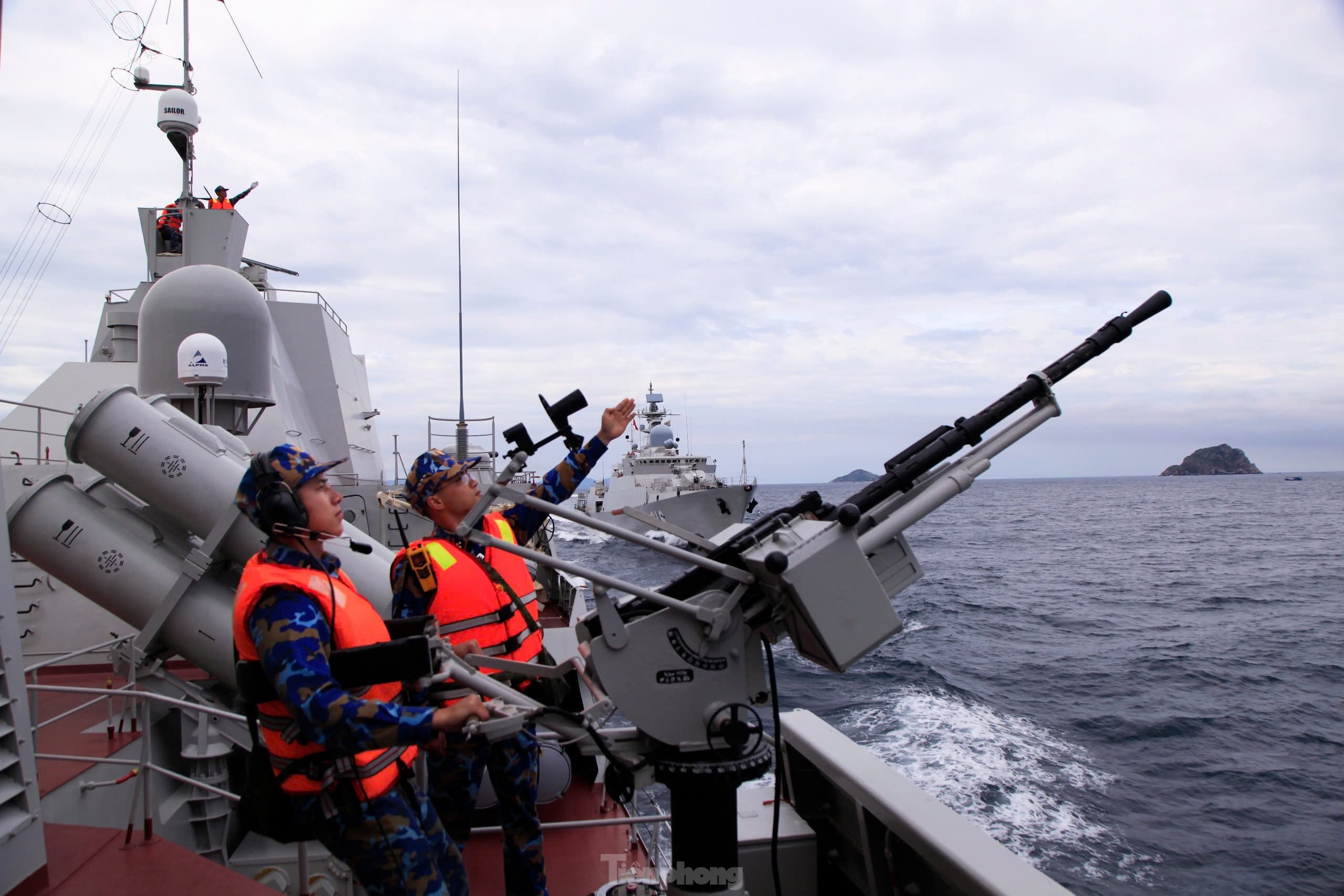 Chien ham Viet Nam anh 3