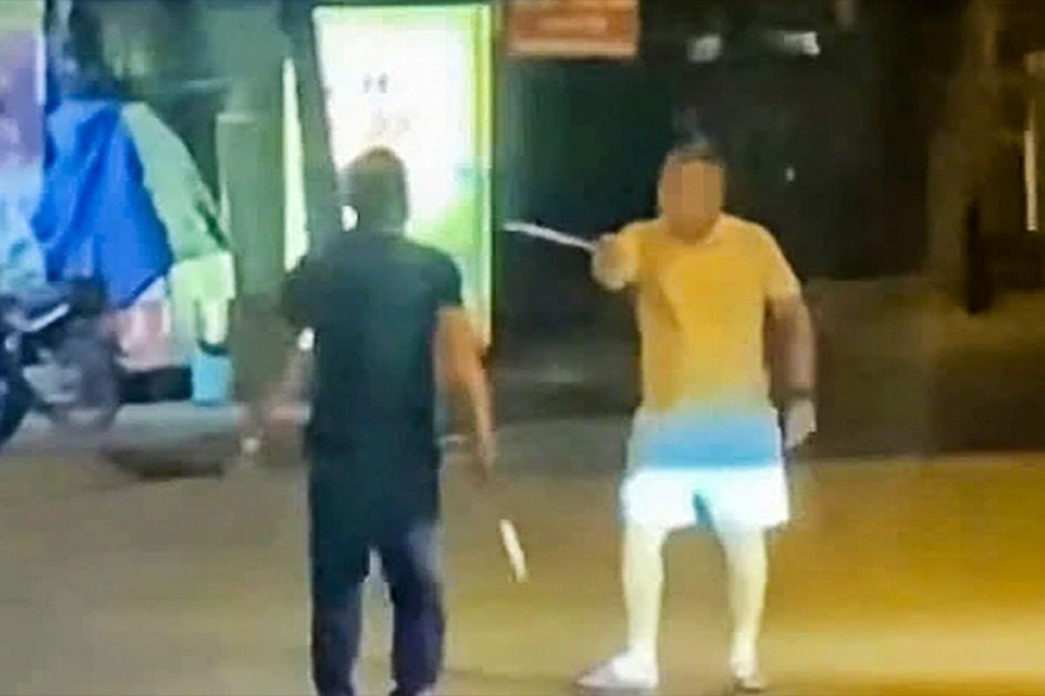 Quyet chien ‘mot mat, mot con’ o nghia trang, nam thanh nien tu vong hinh anh