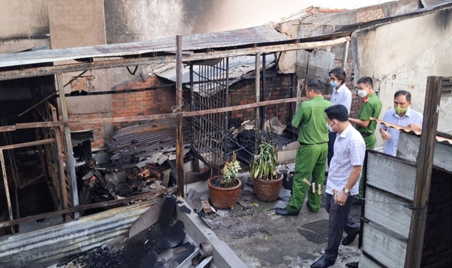 Chay nha trong dem tai Tien Giang, 4 nguoi tu vong hinh anh