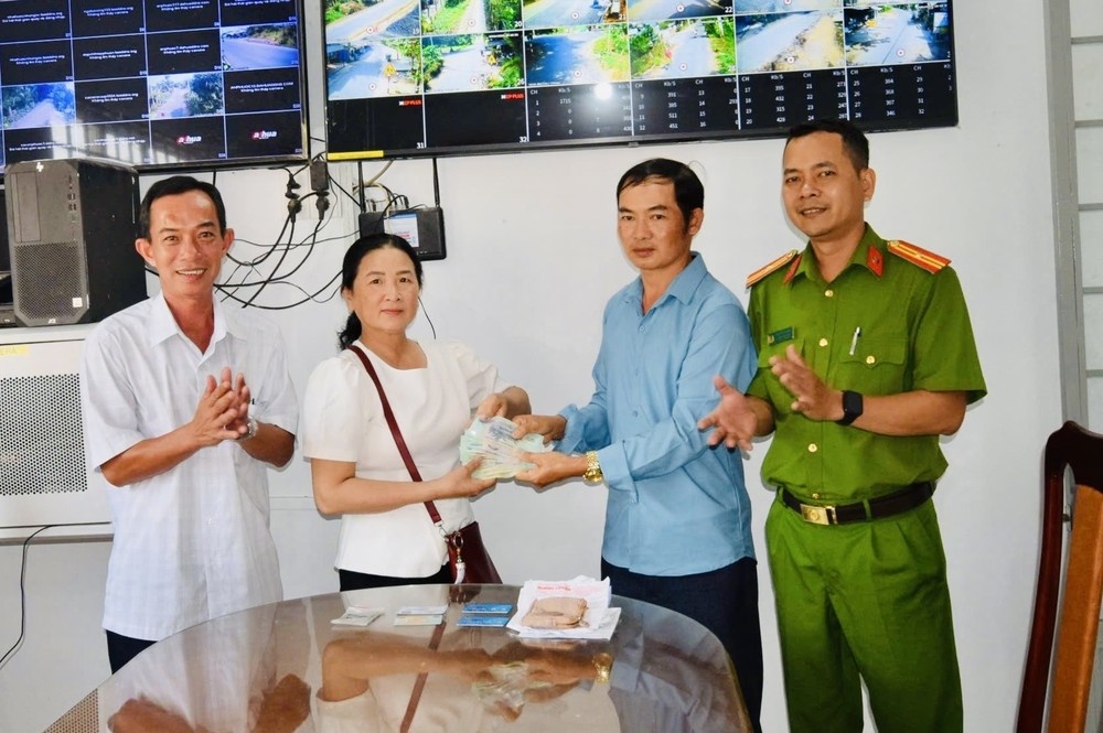 Nhat duoc 18 trieu dong, anh tho ho tim tra lai nguoi lam mat hinh anh