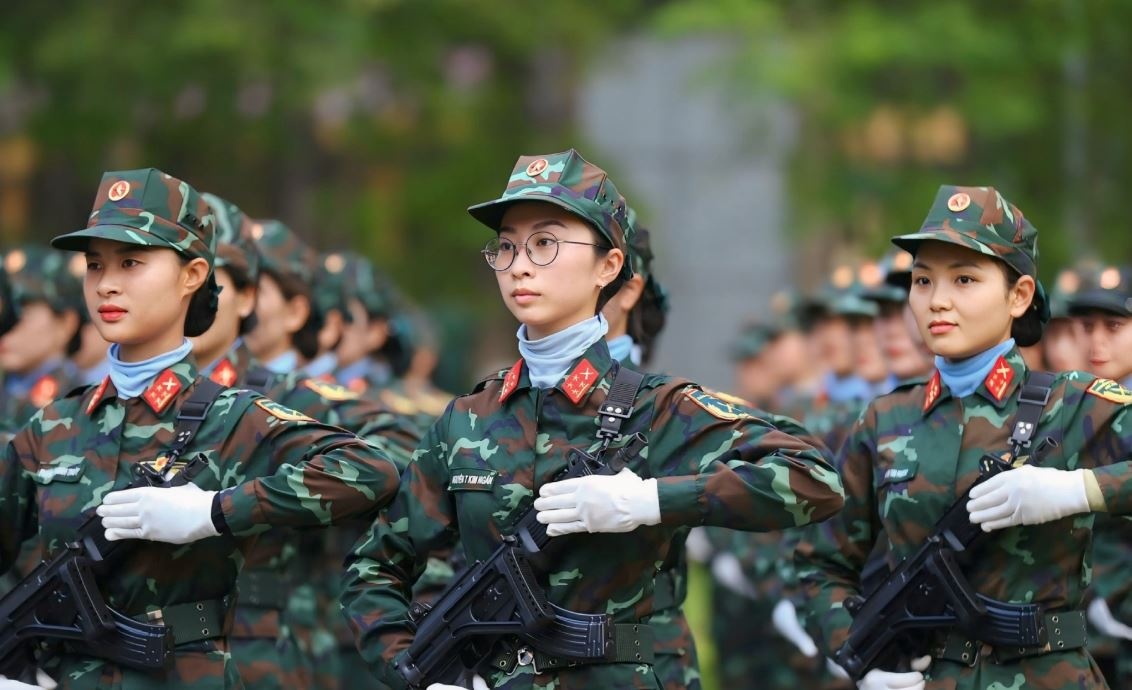 Nu bac si tham gia dieu binh chia se bi quyet ren the luc cho le 30/4 hinh anh