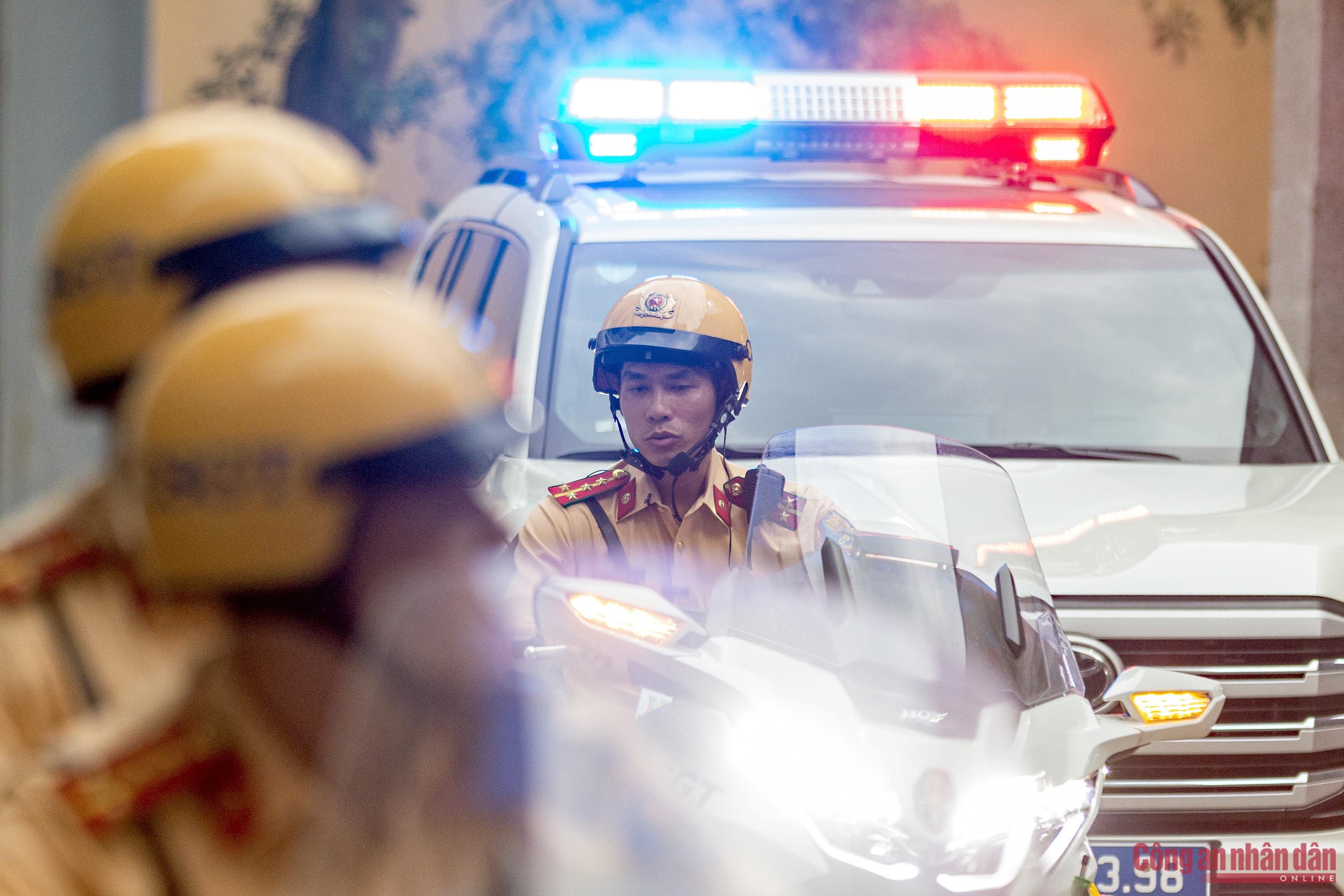 cong an luyen tap anh 3