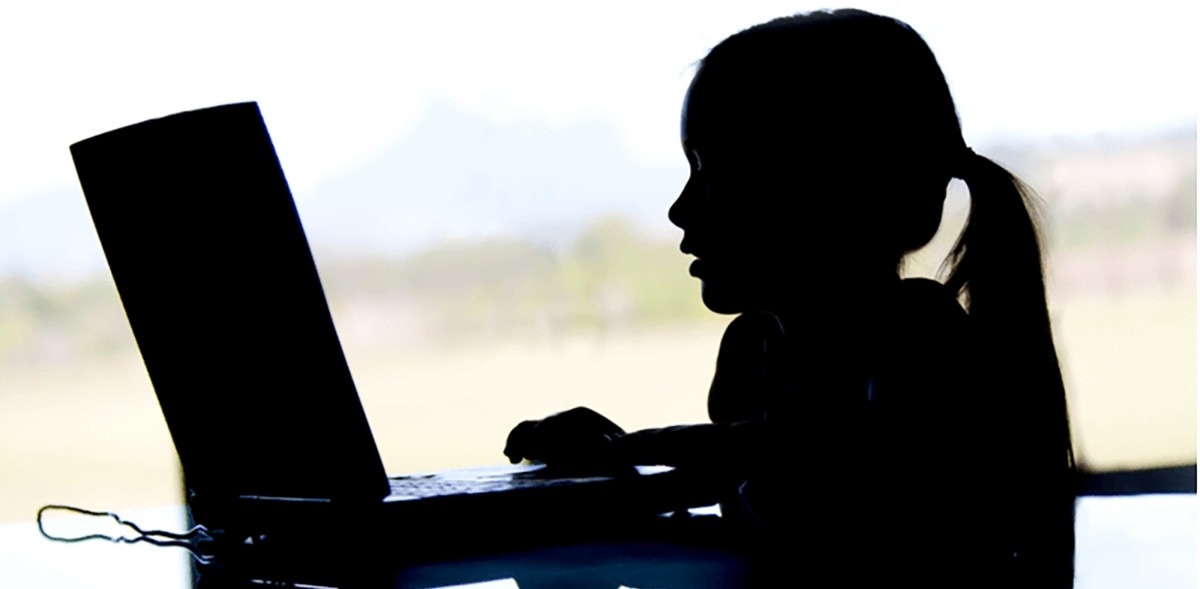 Tre em dinh 'bay tinh yeu' tren mang xa hoi hinh anh