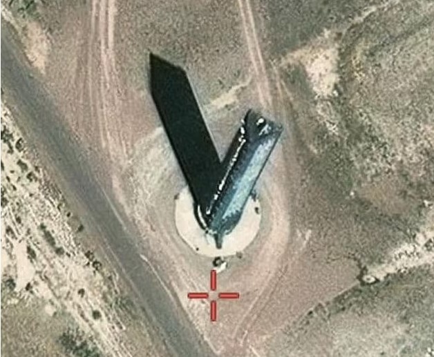 Bi an toa thap hinh tam giac tai 'Khu vuc 51' cua Khong quan My hinh anh