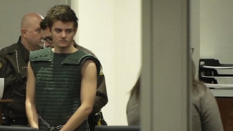 FBI: Thieu nien My am muu am sat TT Trump va chay tron sang Ukraine hinh anh