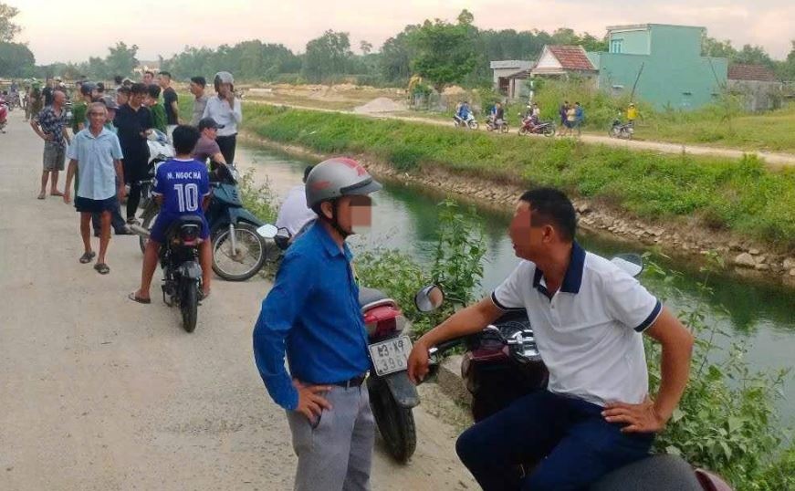 Me cung con trai 1 tuoi tu vong duoi kenh hinh anh