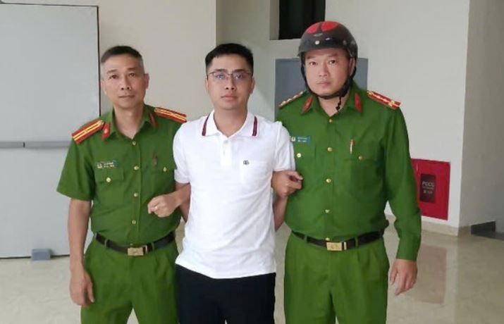 Hinh anh doi tuong truy na Bui Dinh Khanh khi bi bat hinh anh