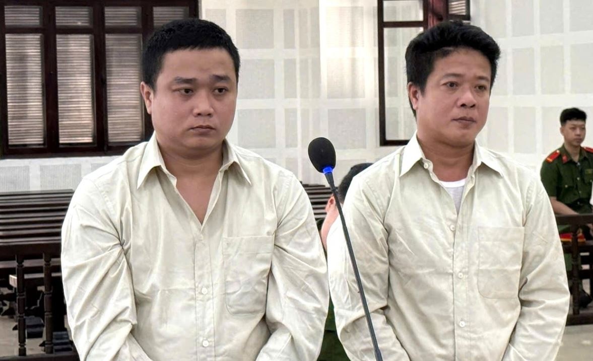 Hai anh em ruot vuong lao ly vi 'lam ro trang den' cho chau trai hinh anh