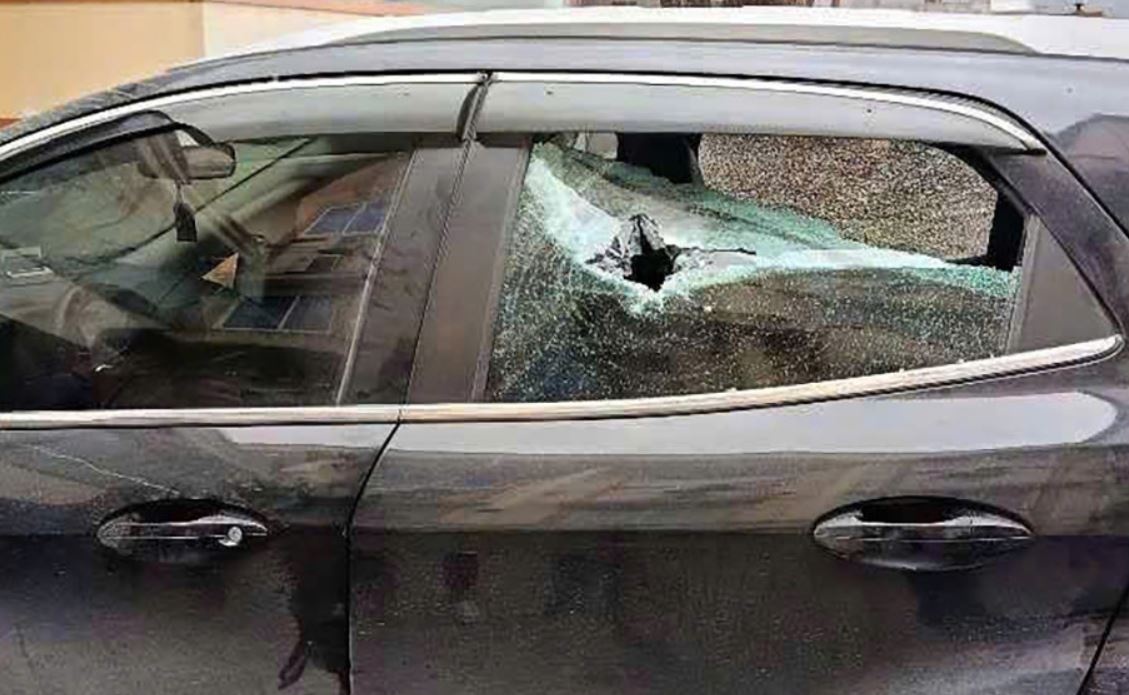 Oto cho canh sat bi ban thung kinh khi truy bat nhom buon ma tuy hinh anh