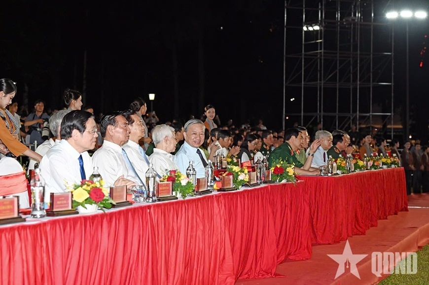 Tong Bi thu anh 2