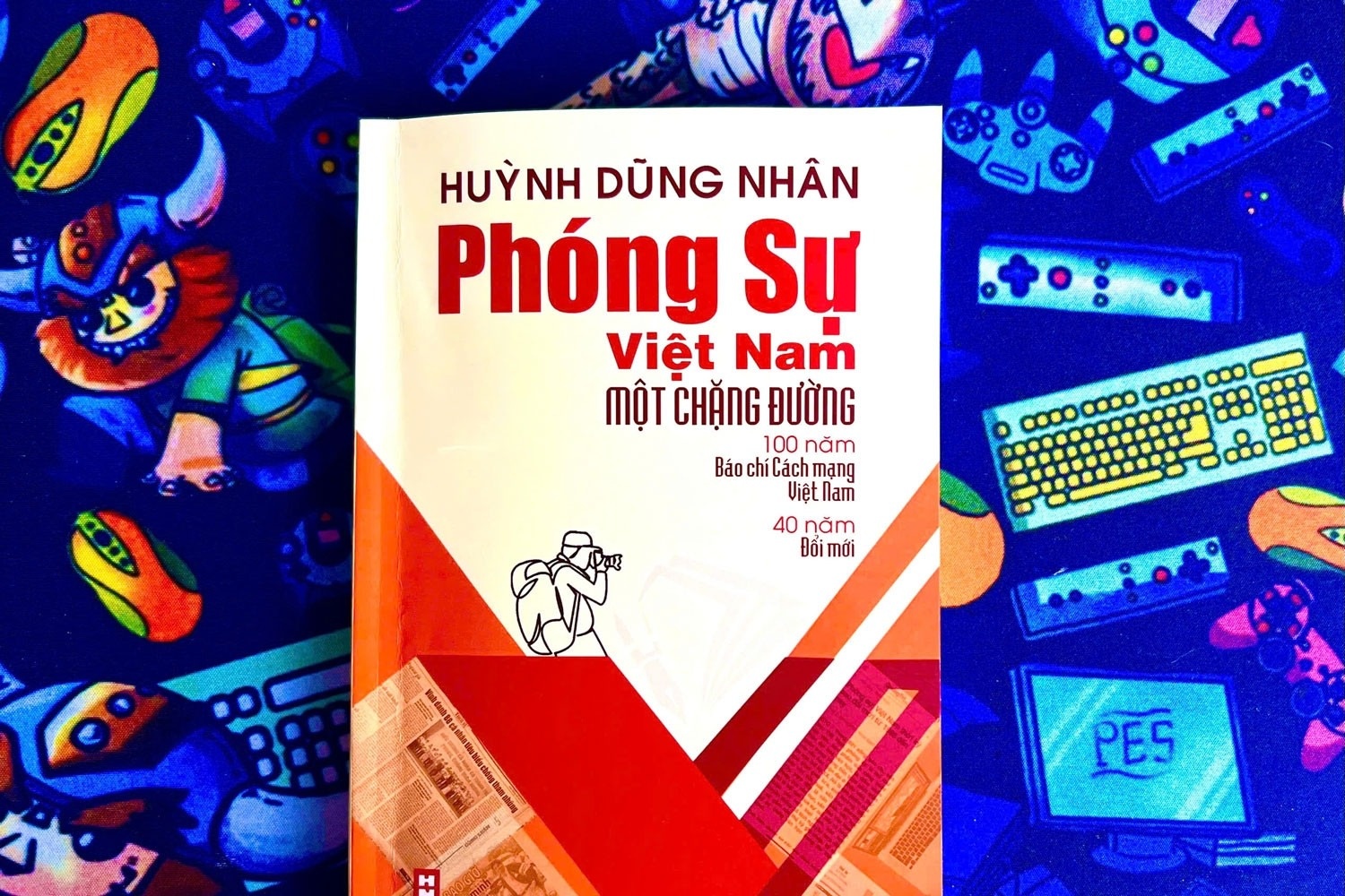 'Phong su Viet Nam mot chang duong' cua Huynh Dung Nhan co gi dac biet hinh anh