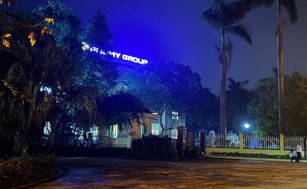 Nhan chung ke phut giap mat doi tuong cam dao cuop ngan hang hinh anh