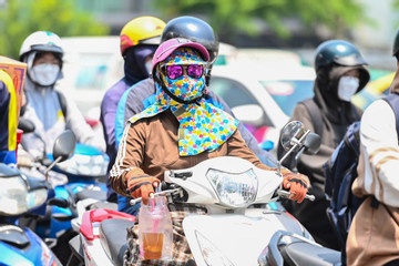 Nhiet do ngoai troi TP.HCM hom nay co the den 53 do C hinh anh