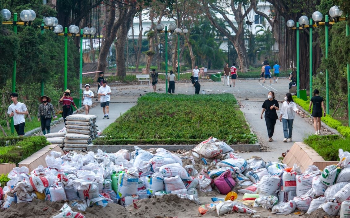 Ha Noi kiem tra tin 'dung cat den lam be tong' o cong vien Nghia Do hinh anh