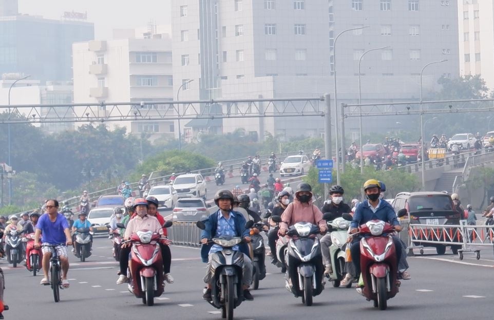 TP.HCM cam xe tai vao noi do cac ngay cao diem dai le 30/4 hinh anh