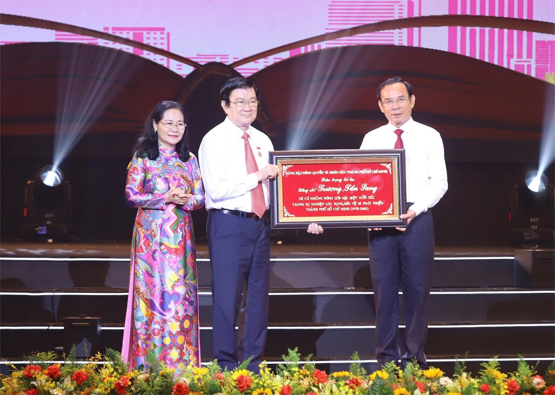 60 ca nhan TP.HCM anh 1