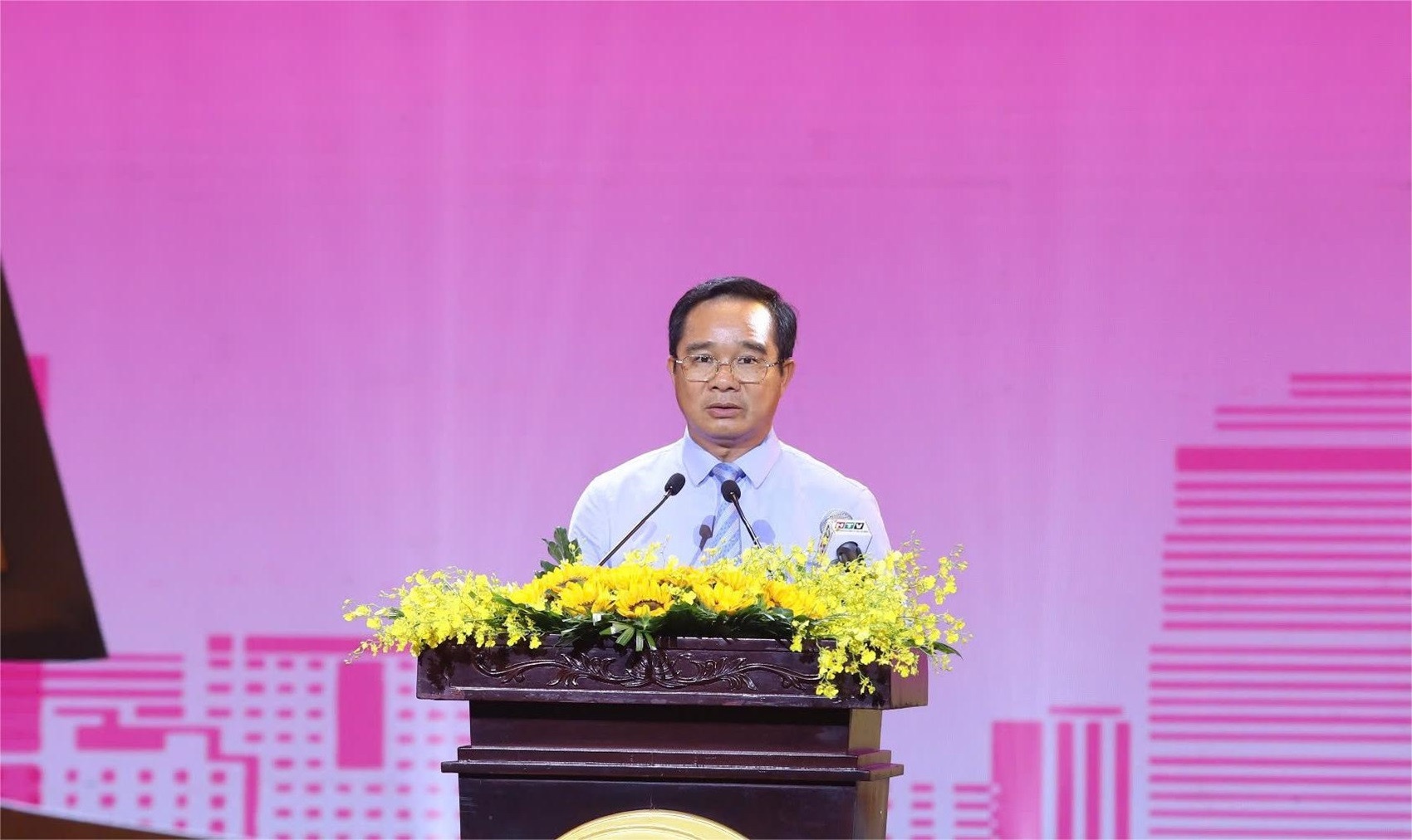 60 ca nhan TP.HCM anh 2