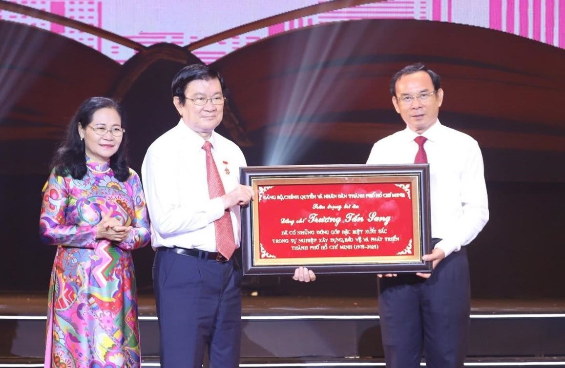 Ton vinh 60 ca nhan trong su nghiep xay dung va phat trien TP.HCM hinh anh