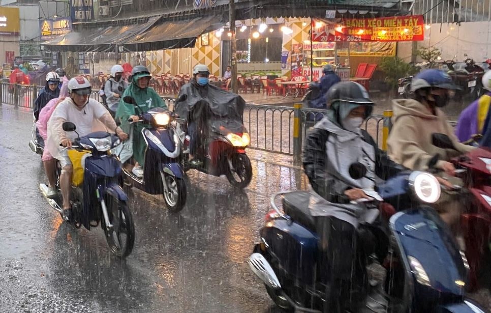 Nguyen nhan mua lon trai mua o TP.HCM va Nam bo hinh anh