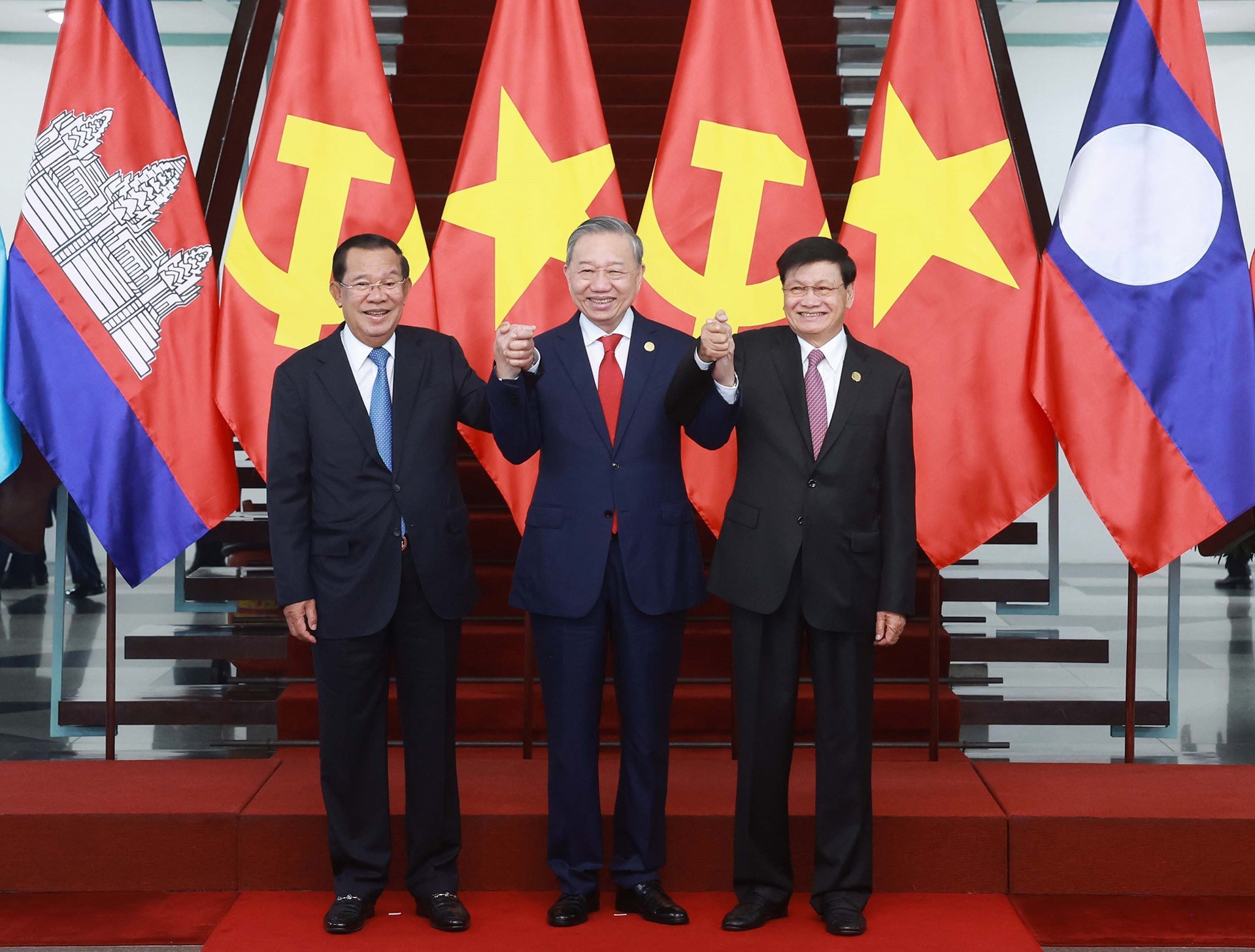 lanh dao du le 30/4 anh 1
