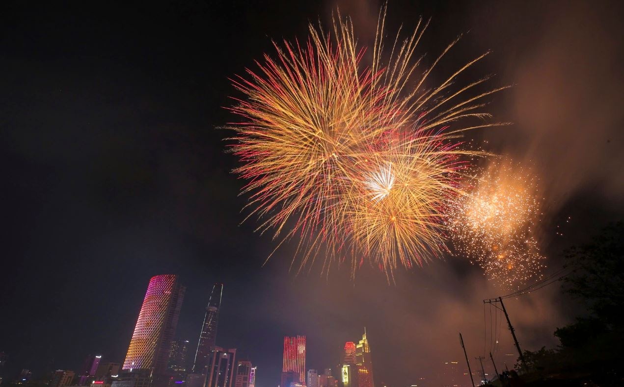 Cam xe nhieu tuyen duong trung tam TP.HCM toi nay hinh anh