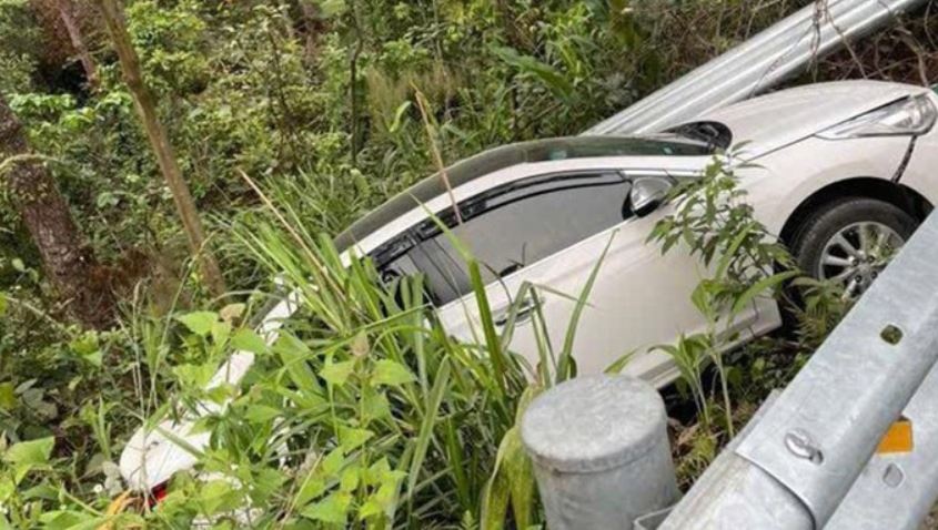 Them tai nan o Tam Dao, tai xe oto cai nham so lui huc bay ho lan hinh anh