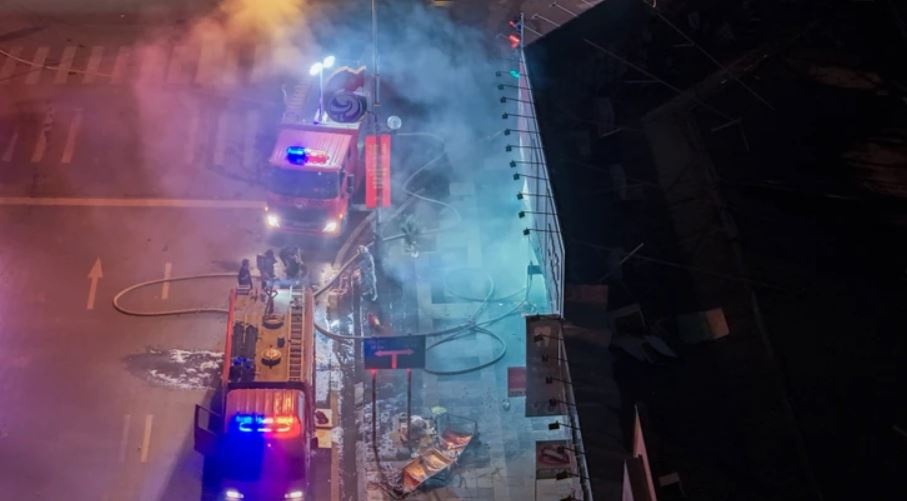 Chay cua hang dien tu tai quan Ha Dong luc nua dem hinh anh