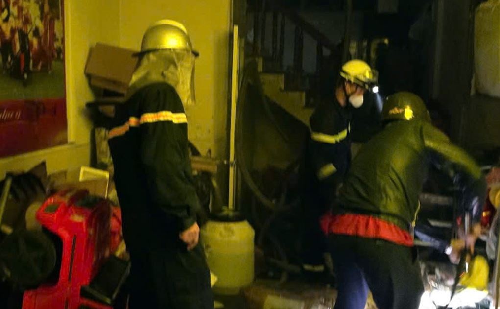 Chay nha luc rang sang o Ha Noi, 3 nguoi tu vong hinh anh