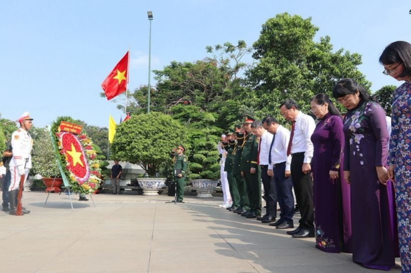 TP.HCM vieng anh hung anh 2