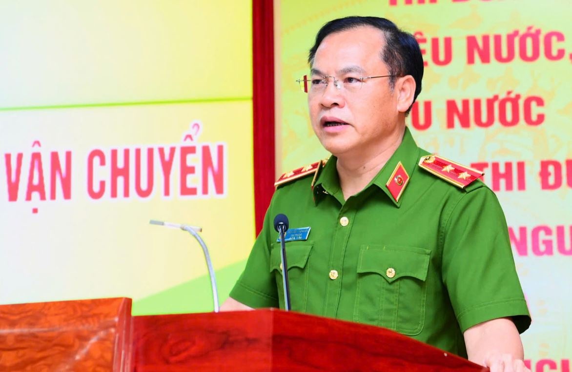 Chuyen an ma tuy lien quan Bui Dinh Khanh: Thu 38 banh heroin, 6 oto hinh anh