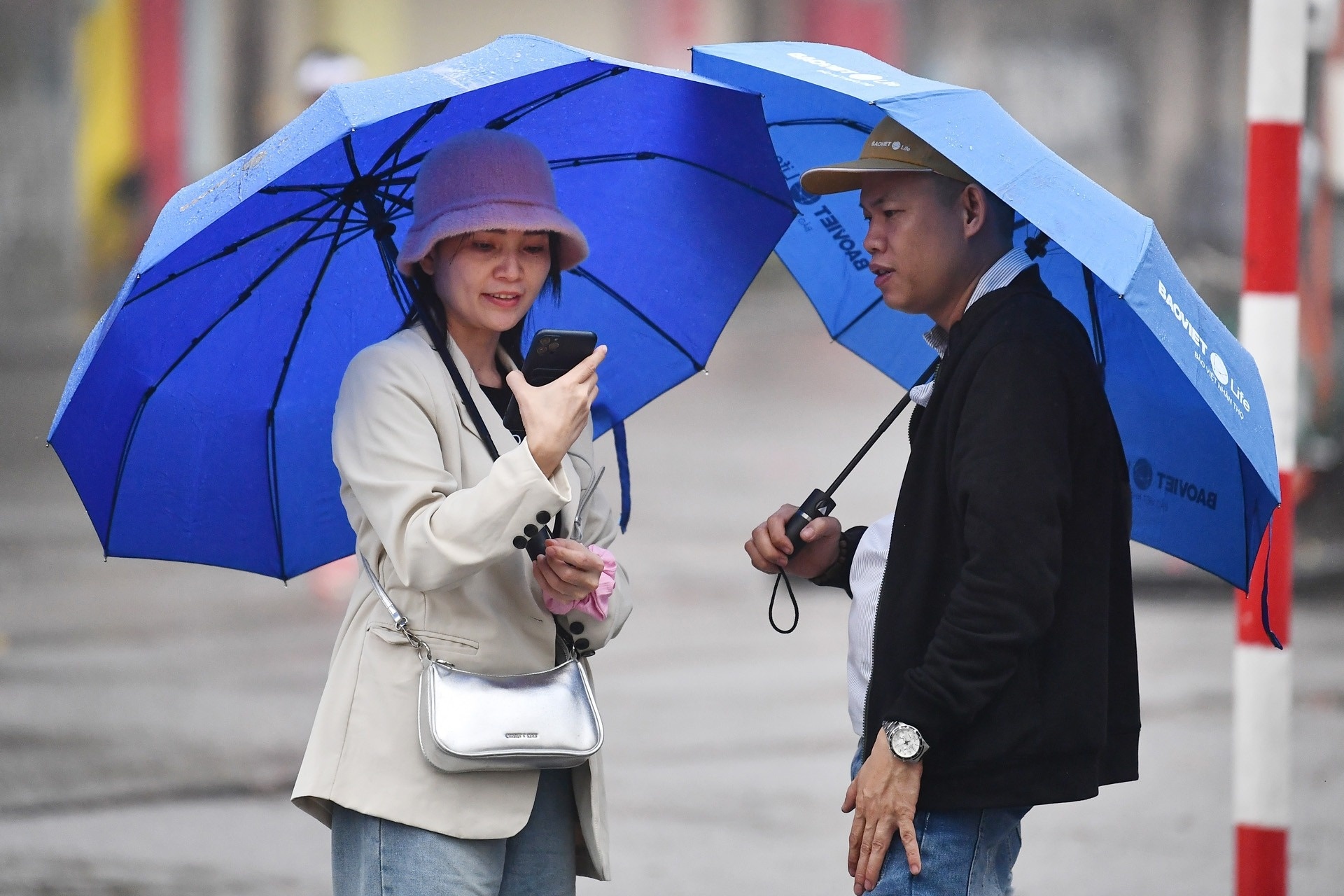 Ha Noi 3 ngay toi: Mua giong manh, sau co nang hinh anh