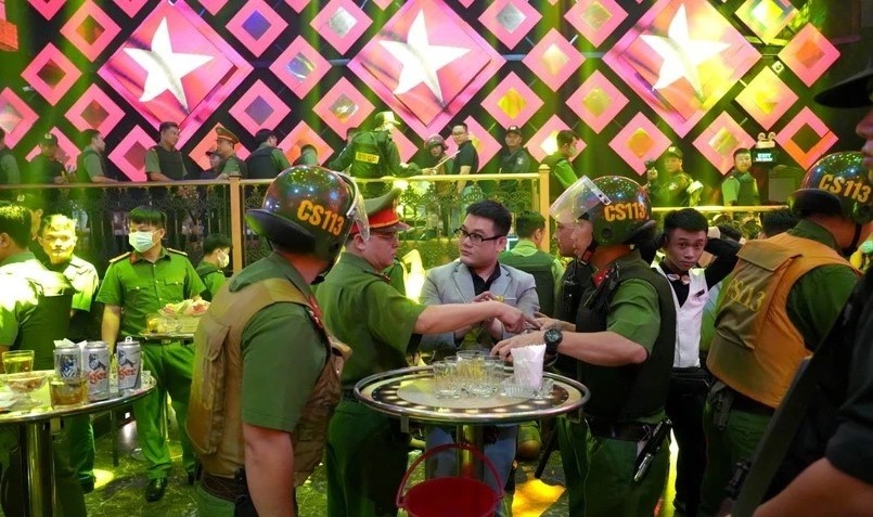 200 canh sat triet pha tu diem su dung ma tuy quy mo lon hinh anh