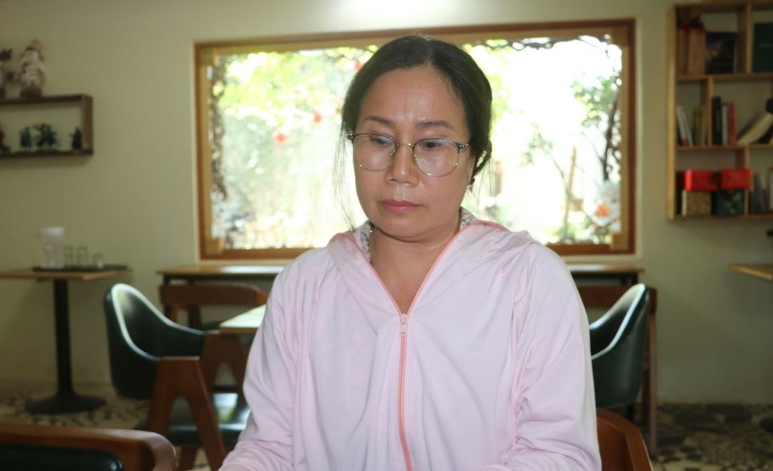 Chong bi xe tai tong tu vong, vo rong ra di khieu nai hinh anh