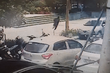 Clip người đàn ông ở Hà Nội cầm điếu cày đuổi theo kẻ trộm xe SH