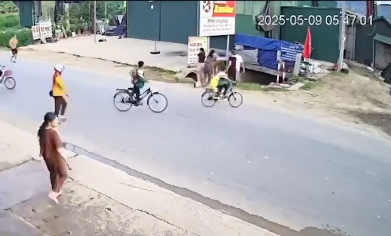 Tai nan hi huu: Nam tai xe tu vong vi lao xe vao cong nuoc hinh anh