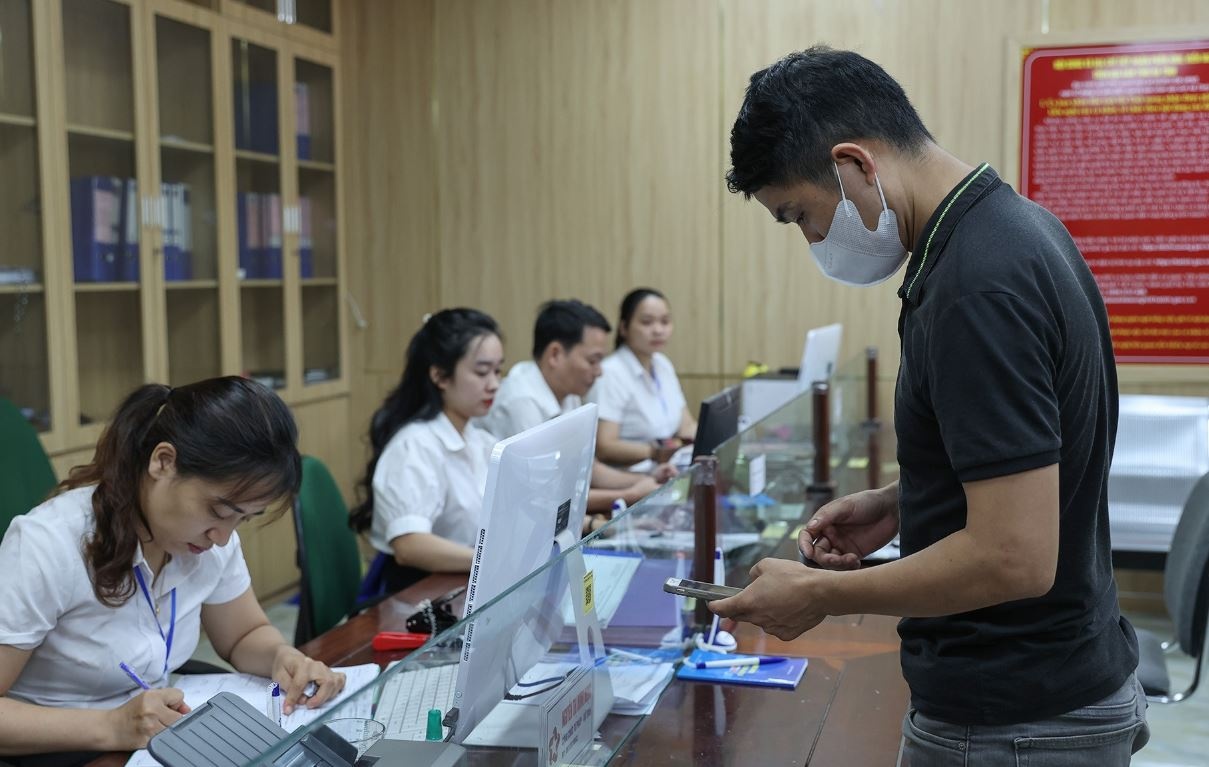 Tam tu cua can bo khong chuyen trach cap xa da ngoai 35 tuoi hinh anh