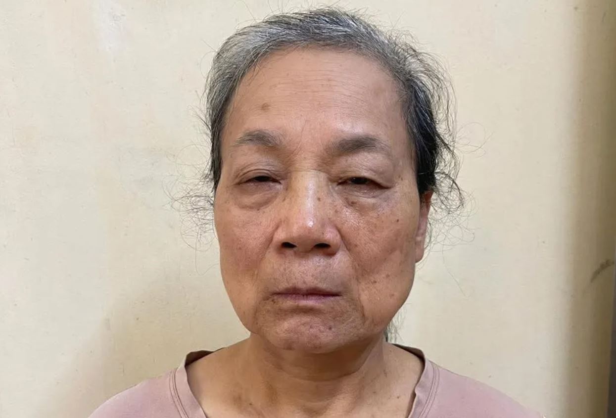 Bat doi tuong den toa an chui boi roi phat truc tiep len mang hinh anh