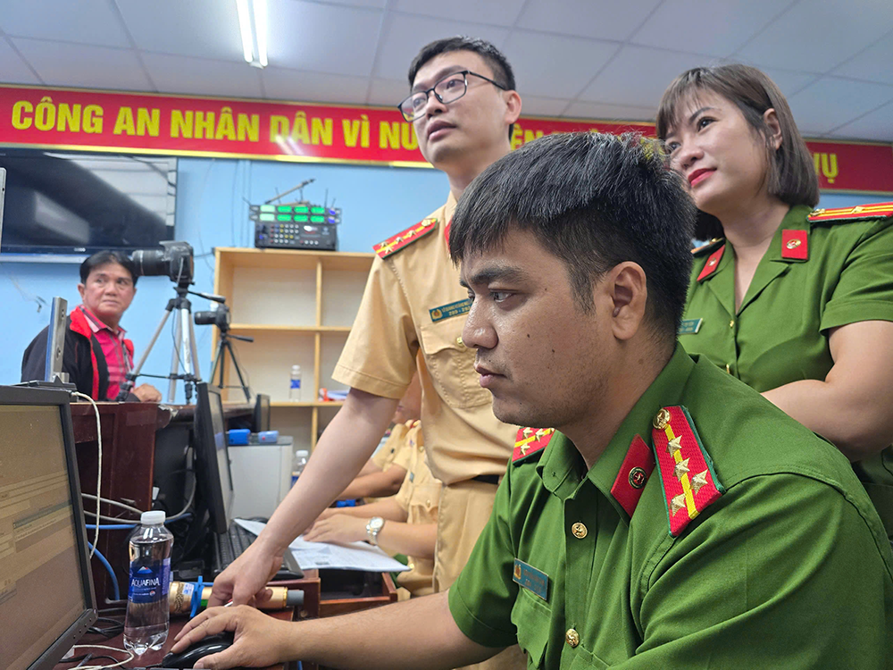 Canh sat TP.HCM anh 2